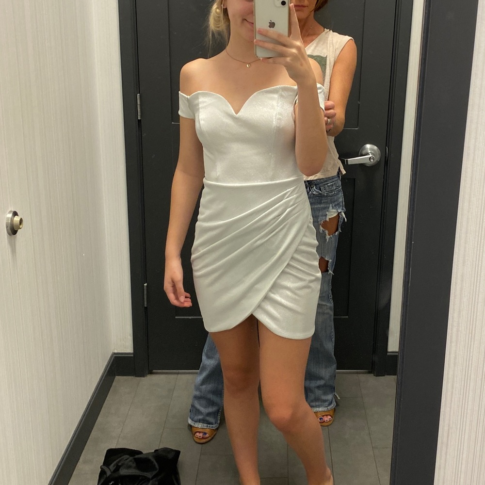 White formal (Homecoming) dress never worn. NWT SIZE 1/2